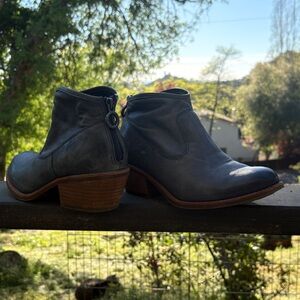 Sofft Aisley Grey-Blue Leather Ankle Booties 7.5